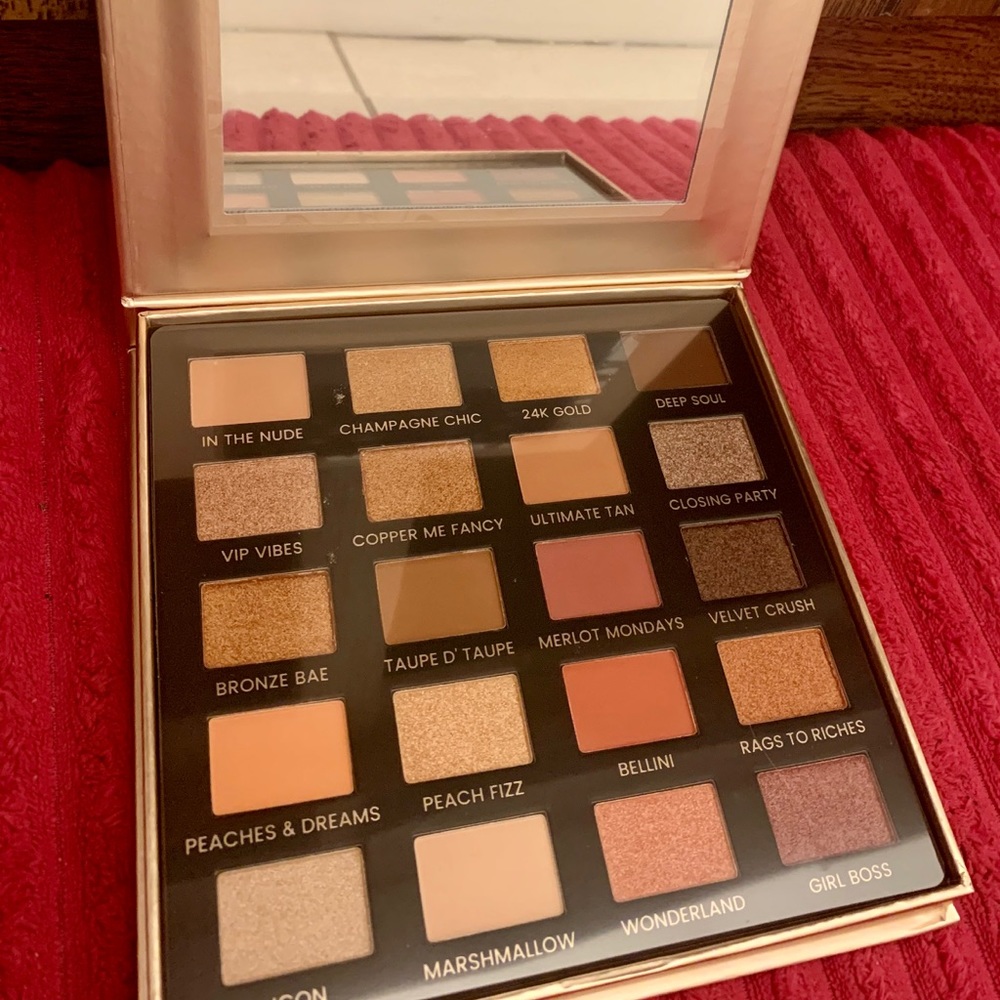 Eyeshadow Iconic London